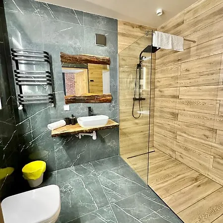 ゲストハウス Goscinne U Piotra ミエンジズドロイェ