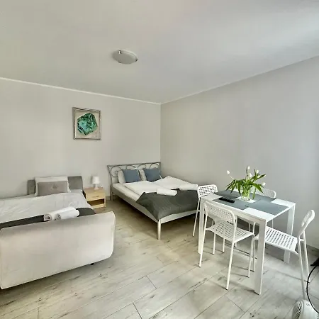 Goscinne U Piotra ゲストハウス ミエンジズドロイェ